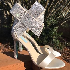 Betsey Johnson bow leather heels